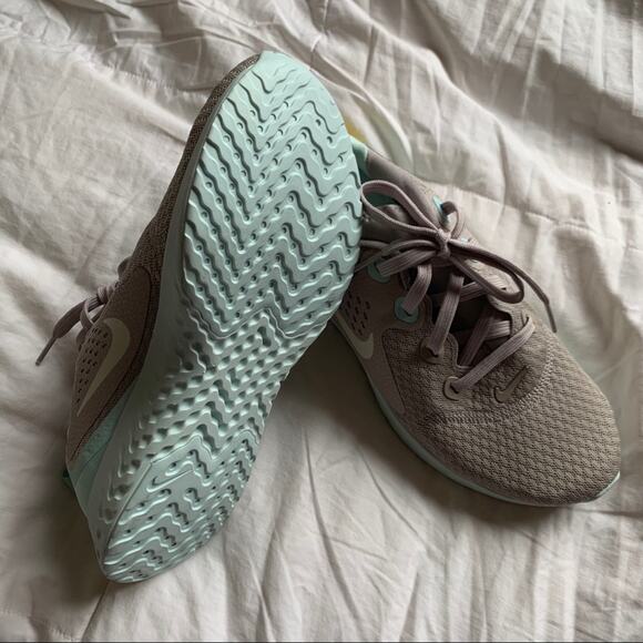 Nike Legend React moon particle pale ivory sneaker - Picture 9 of 9